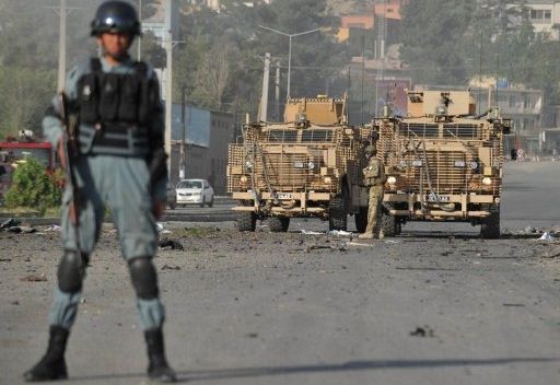 هجوم انتحاري في افغانستان يستهدف قوات الناتو يودي بـ 12 قتيلا  وكلينتون تتعهد عدم التخلي عن افعانستان