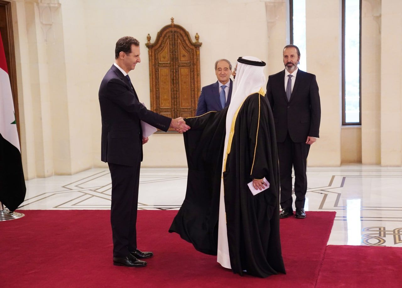 الأسد يتقبل أوراق اعتماد سفير مملكة البحرين