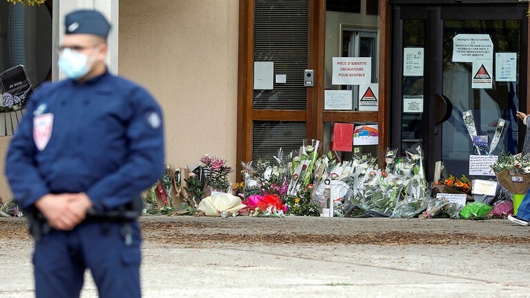 شبهة إرهاب وراء ذبح مدرس بالقرب من باريس