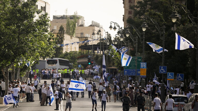 مخاوف من تجدد العنف في الضفة وغزة جراء مسيرة الأعلام الإسرائيلية