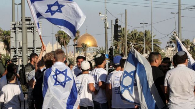 مئات اليمينيين يشاركون في مسيرة الأعلام في القدس الشرقية