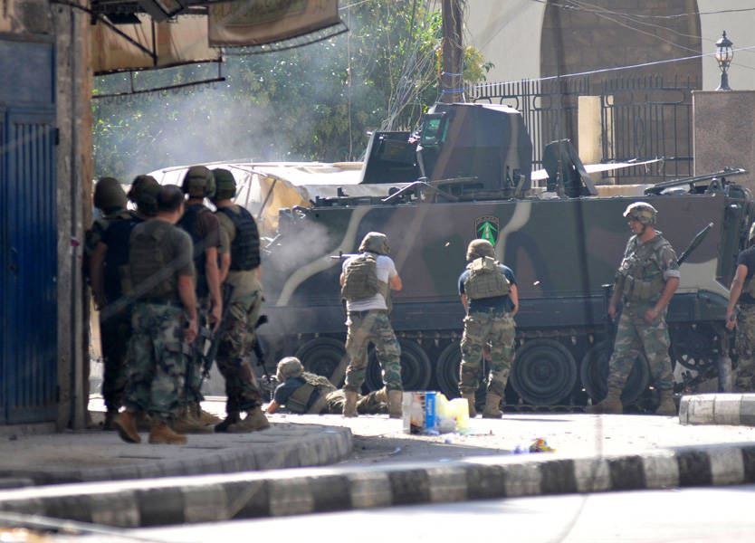 مقتل ستة من الجيش و2مسلحين في اشتباكات مع الجيش اللبناني في طرابلس وردات فعل مؤيدة للجيش