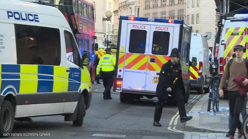 حادث طعن في لندن تصفه الشرطة بالإرهابي واجراءات جديدة للحكومة