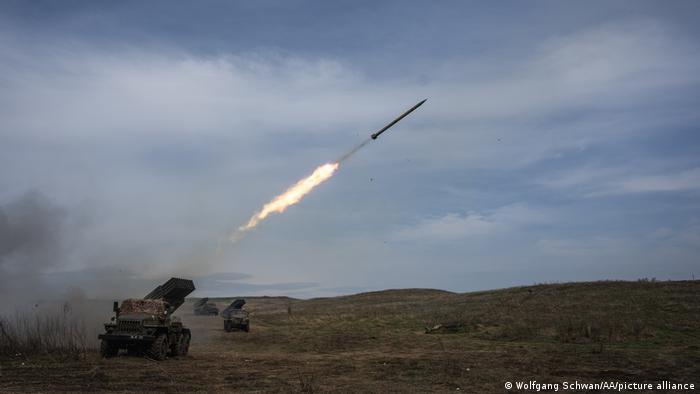 احتدام القتال في سيفرودونيتسك والمدفعية الروسية تقصف بكثافة مناطق في إقليم دونباس