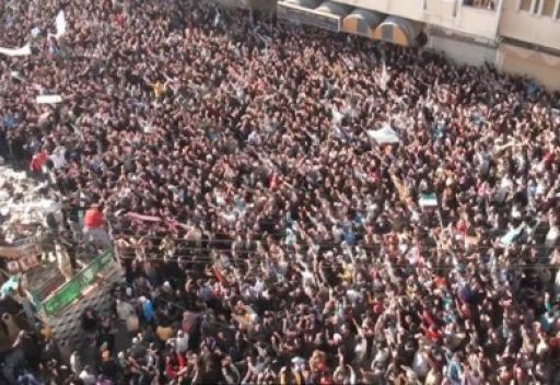 مظاهرات ضخمة مناهضة للنظام تخرج في عدة مدن سورية وأنباء عن سقوط قتلى