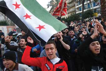 السوريون يستقبلون العام الجديد بمظاهرات حاشدة ضد الأسد ومخاوف من فشل بعثة المراقبين وتحضيرات بريطانية لحظر جوي واسرائيلية لما بعد الاسد