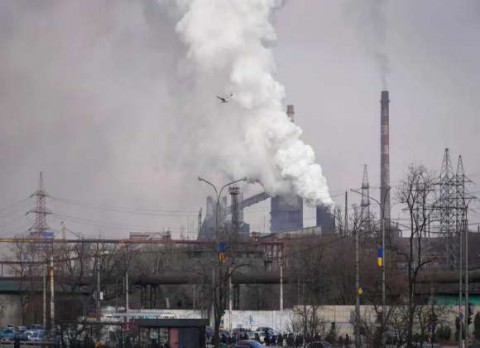 القوات الروسية تهاجم مصنع آزوفستال بعد خرق مقاتلي آزوف الهدنة الإنسانية